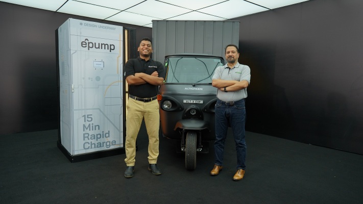 Arun Amitabh with e^pump Altigreen Vehicle jpeg